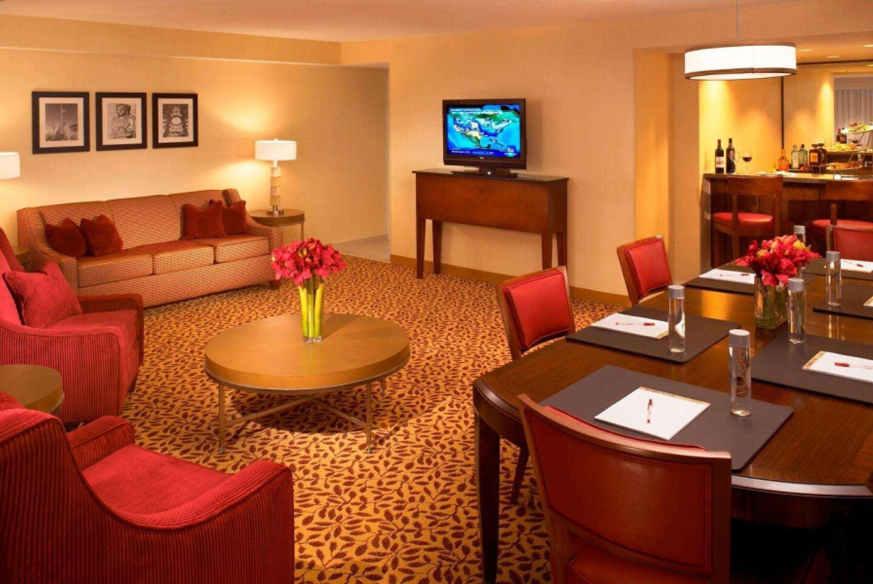 Wyndham Cleveland Airport Hotel Eksteriør billede